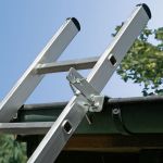 Ladder bevestigingsbeugels - Ladder omval beveiliging - Ladder dakgoot beveiliging - Veilig werken op hoogte - ladder valbeveiliging - Laddergrip - Ladder beveiliging - MUNK Günzburger Ladder dakgoot houder