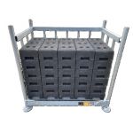Bouwhekblokken pallet - Bouwhekvoeten pallet - Stapelpallet voor bouwhekvoeten - Stapelrek voor 25 bouwhekvoeten - Bouwhekvoetenpallet - Opslagbunker Bouwhekvoeten