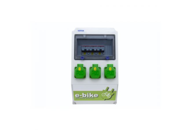 "E-Bike" Wandverdeler Wolfsburg | "E-Bike" laadstation wandmontage |  IP54 Kunststof | Uitgang: 3x schuko-contactdoos 230V (groen) - JSK Handelsonderneming