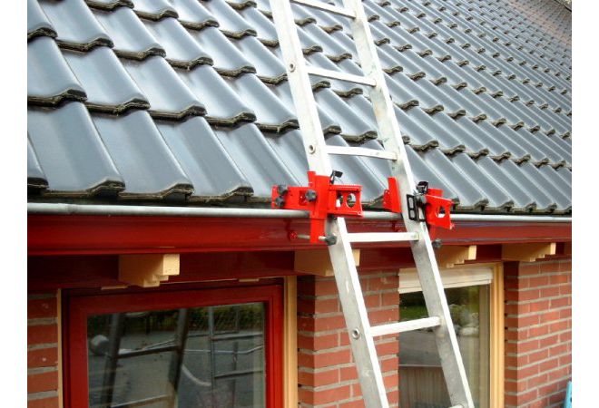 Bouwnieuws :: Veilig een ladder vast te zettten aan een dakgoot, dakkapel, borstwering of tegen het platte dak | Gepatenteerd en uniek ladderborgingssysteem | HAKA - JSK
