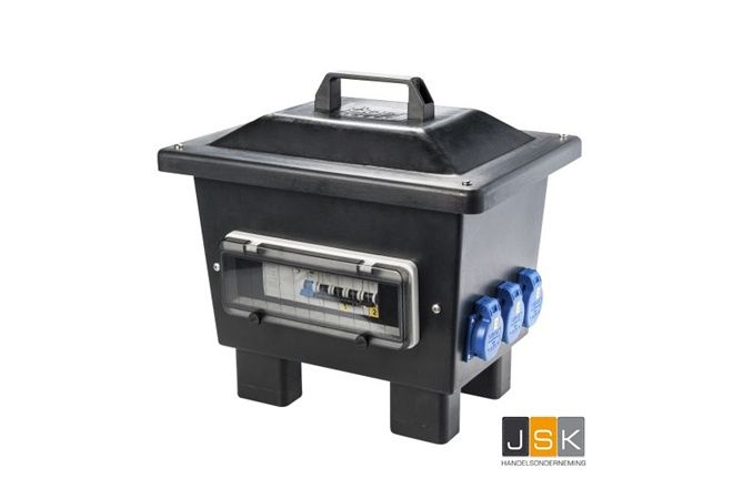 Kunststof verdeler "KORBACH" 1x CEE-apparatenstekker 32A 5-polig 400V 6h, 1x CEE contactdoos 5P 32A (ongezekerd), 2x CEE contactdoos 5P 16A, 3x Schuko wandcontactdozen 230V NL53.123.0111