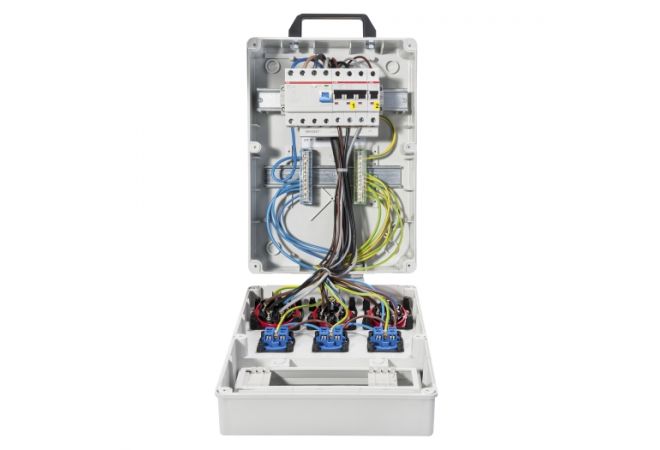 080.123.0111 | kunststof verdeler "KONSTANZ" | 2x CEE 16A 5p 400V | 1x CEE 32A 5p 400V | 3x randaarde-contactdozen 2p 230V 16A | Aardlekschakelaar: 30 mA (standaard)  | Netaansluiting: CEE32A - JSK Handelsonderneming