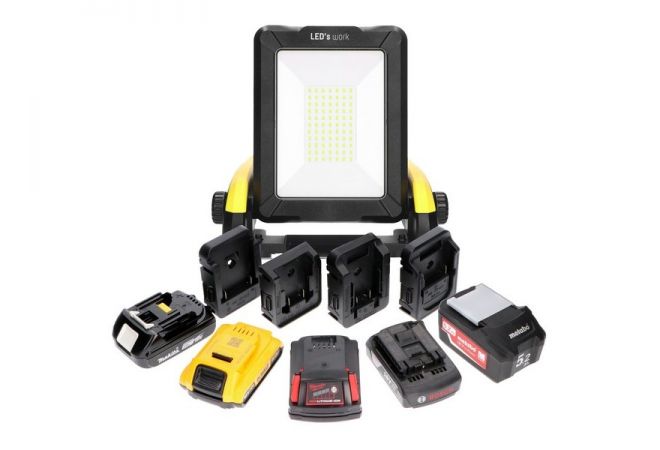 ToolWizard LED accu werklamp - 20W 2900lm 5000K IP54 - Rough service met universele 5 in 1 adapter MAKITA, BOSCH, MILWAUKEE, DEWALT en CAS (Metabo)