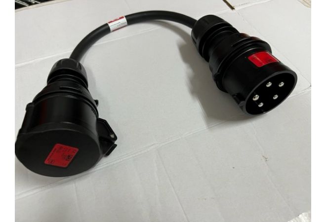 CEE CEE Adapter Starkstrom 32A Stecker 5p auf 16A Kupplung 5p - Black Edition [CLONE]