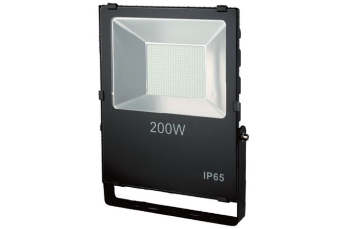 90908 LED straler Target Premium 200W 5.000K Wit, 21.000 lumen Stralingshoek: 130 Lichtbereik: 80 meter| EAN 4260170165053