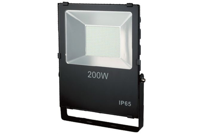 90908.2 LED straler Target Premium 200W 5.000K Wit, 21.000 lumen Stralingshoek: 130 Lichtbereik: 80 meter| EAN 4260170165053