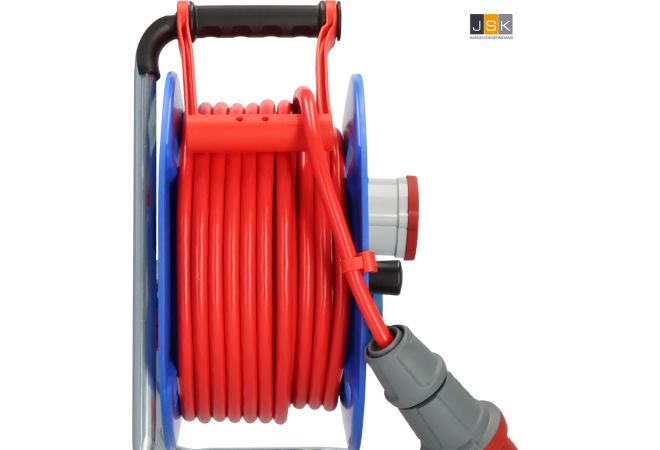 Krachtstroom IP44-kabelhaspel 25 meter | CEE-stekker 400V/16A, 1 CEE-contactdoos 400V/16A, 2 spatwaterdichte contactstopcontacten 230V | (AT-N07V3V3-F 5G1.5) Brennenstuhl Garant serie