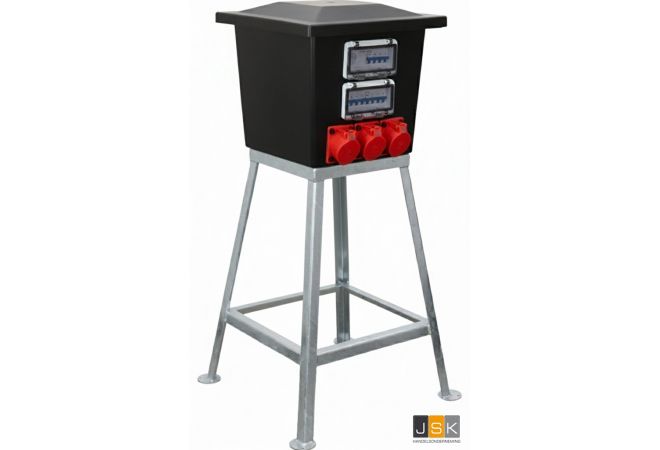 Kunststof verdeelkast QUATRO op frame, Ingang en doorlus: CEE 63A 5p 6h 400V via onderzijde, Hoofdschakelaar: 4p 63A, Afgaand: 6× Schuko 16A 2p+RA 2 - NL20.1306.03032-1