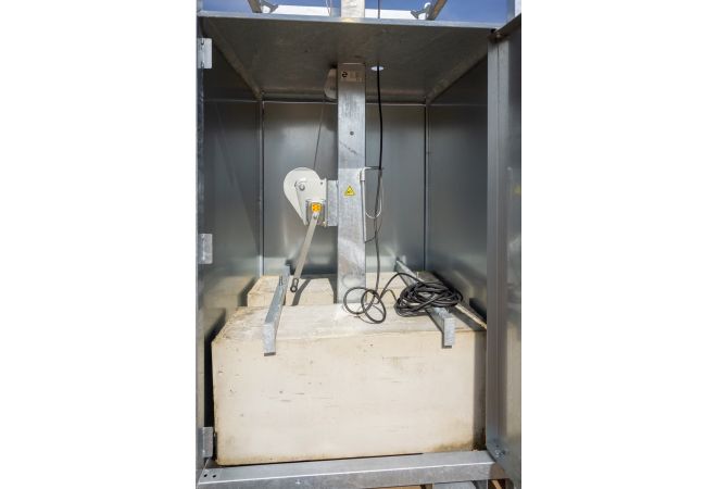 Lichtmast Professional telescopisch uitschuifbaar 2.4 tot 8.5 meter, voorzien van ballastblokken, Nederlands fabricaat, leverbaar met of zonder LED-bouwlampen